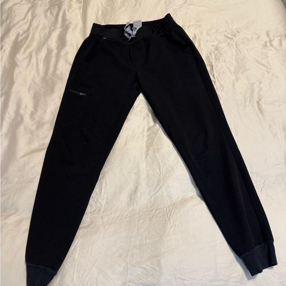 Figs Zamora Joggers. Black. Size small